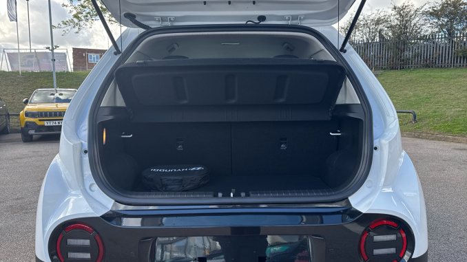 Hyundai INSTER 85kW 01 49kWh 5dr Auto Electric Hatchback - Image 4